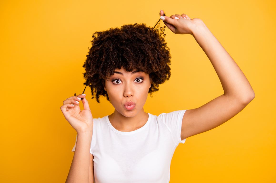 Comment défriser naturellement les cheveux ?